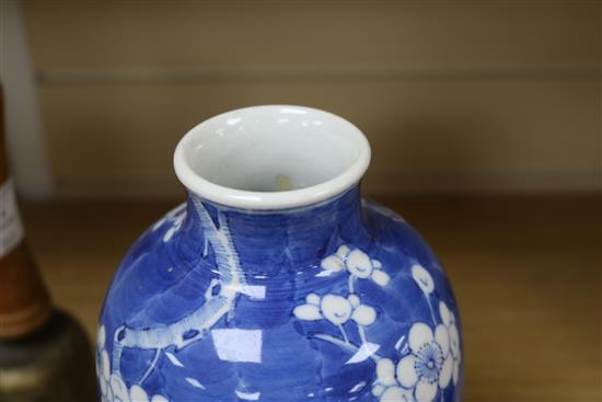 A pair of Chinese blue and white vases and covers, late 19th century height 31cm